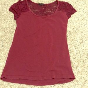 maroon t-shirt